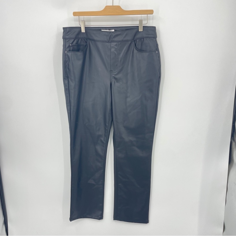 Westbound Woman Black faux leather Park Avenue Fit SIZE 12S petite short